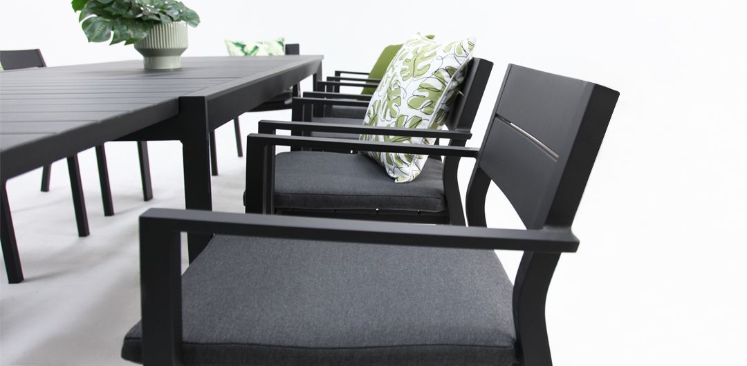 Madagascar Dallas 11pc Dining Setting - Black