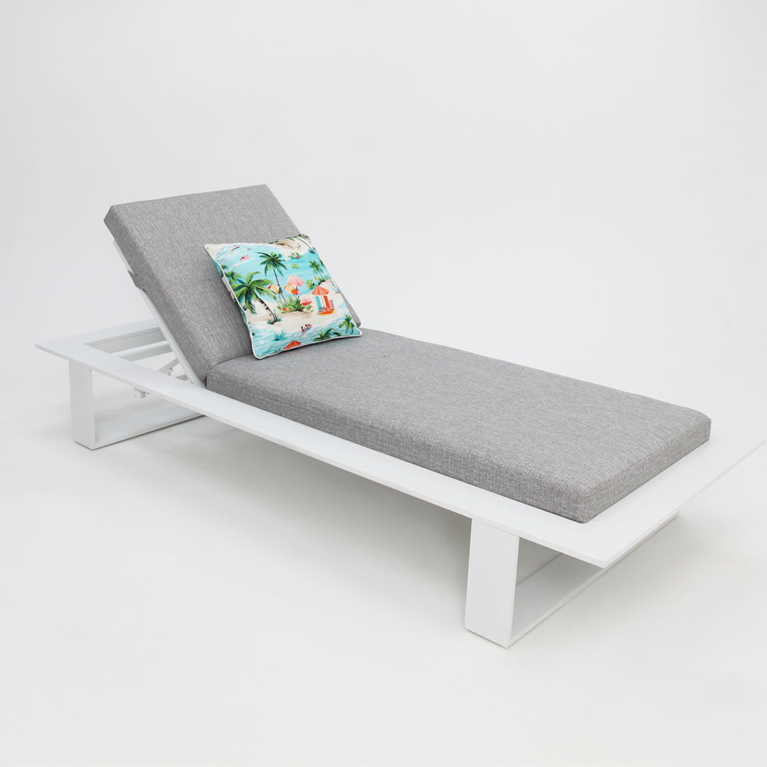 Quaynor Sunlounge - White.