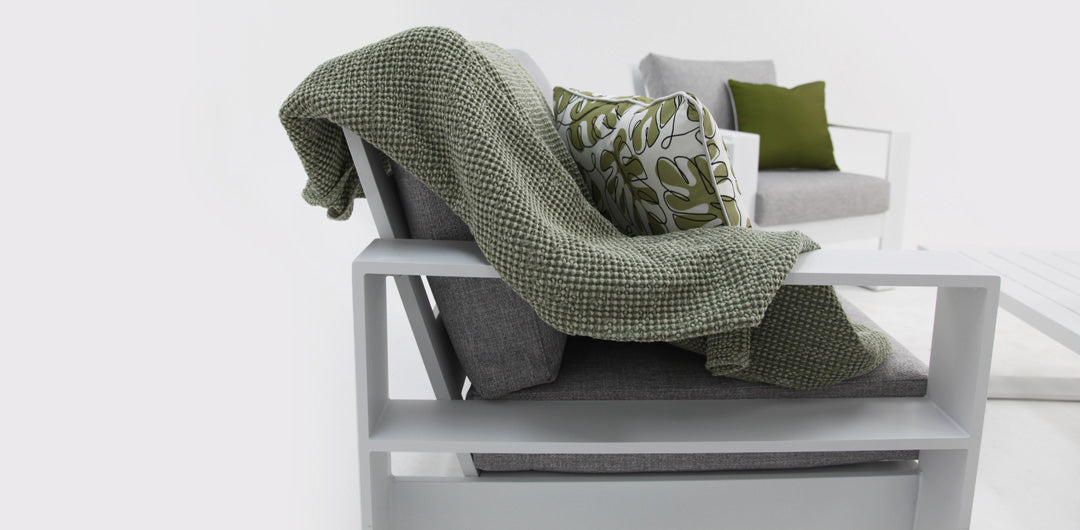 Quaynor 211CT Lounge Setting - White